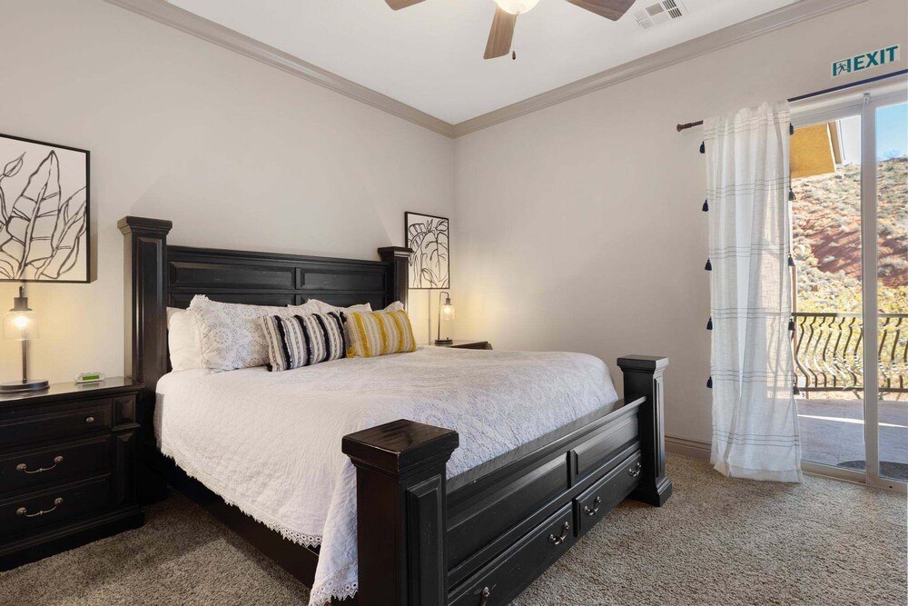 Southern Utah’s beauty with desert and mountain views Hurricane Vrbo