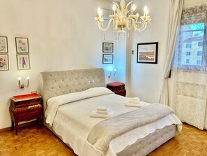 3 Schlafzimmer, Schreibtisch, Bügeleisen/Bügelbrett, Reisekinderbett