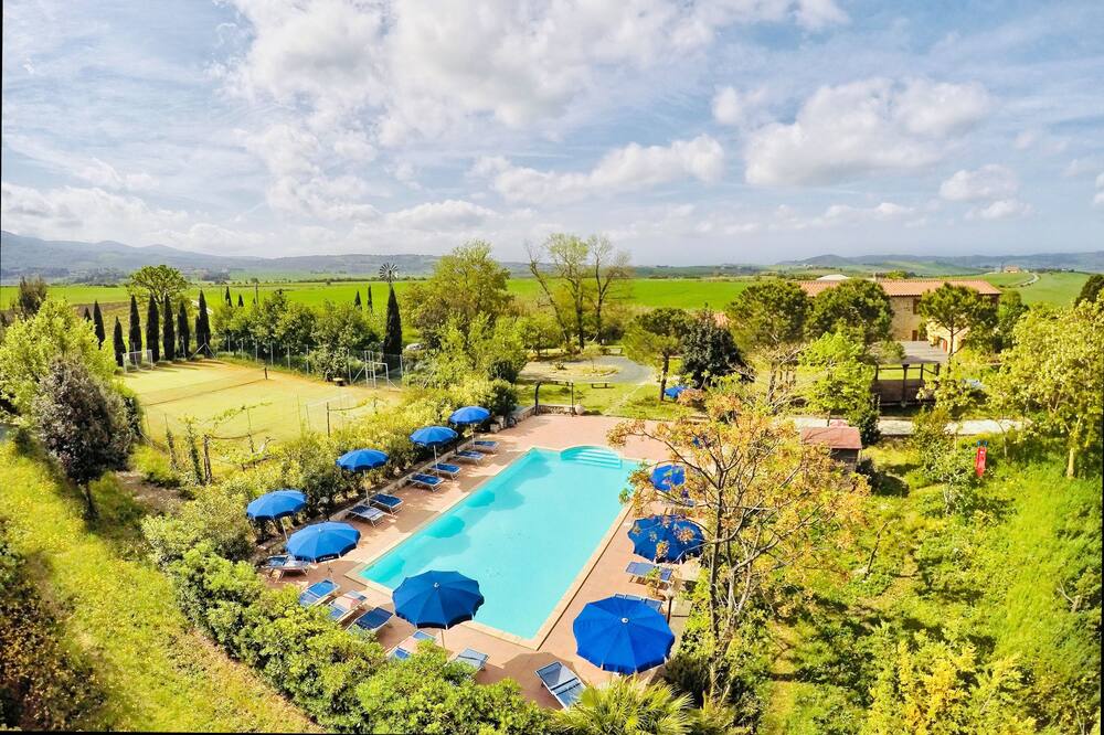 In the Heart of Tuscany, fabulous Farmhouse surrounded by greenery and with every comfort!