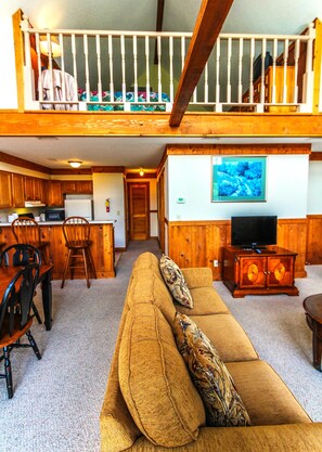 Refrigerador con freezer, microondas, horno, placa de cocina