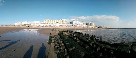 Una spiaggia nelle vicinanze