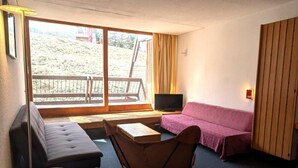 Unclassified image, 5 of 24, button - 50m from ski slopes, 2nd floor, view ski slopes, balcony, tv, 60m², Les Arcs (Bourg-Saint-Maurice)