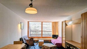 Unclassified image, 2 of 24, button - 50m from ski slopes, 2nd floor, view ski slopes, balcony, tv, 60m², Les Arcs (Bourg-Saint-Maurice)