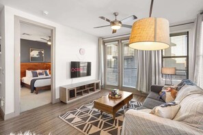 1 slaapkamer, een strijkplank/strijkijzer, wifi, beddengoed