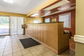 Lobby - Days Inn by Wyndham Scottsboro AL (Scottsboro)