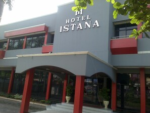 Exterior detail - OYO 3934 Hotel Istana Syariah (Pekalongan)