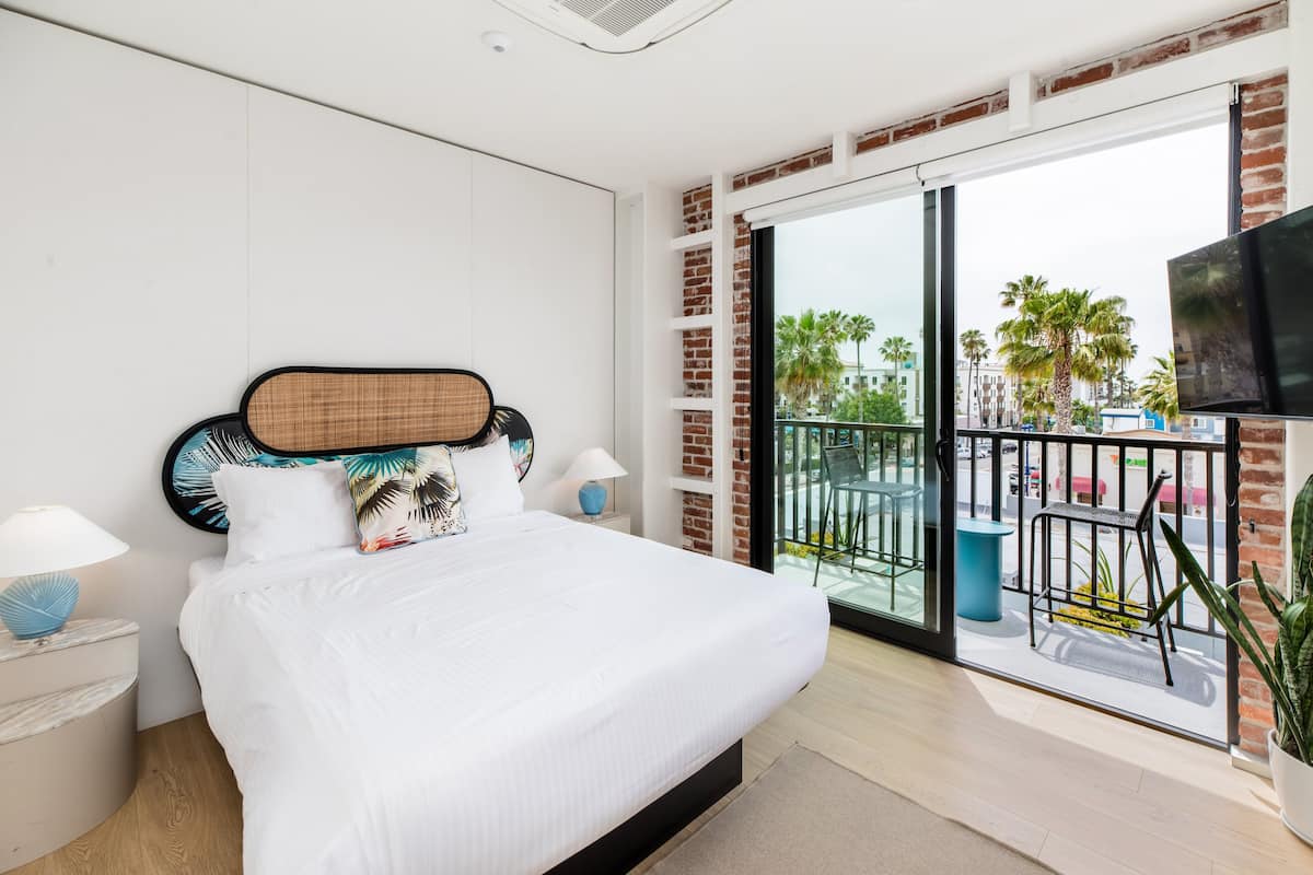 客房, 1 張加大雙人床, 露台, 城市景 (Room 302) | 1 間睡房、房內夾萬、獨特設計、獨特裝修