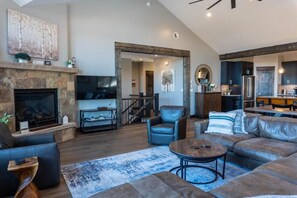 TV, fireplace, stereo - Luxurious 4BR w/ Hot Tub & Stunning Mountain Views (Breckenridge)