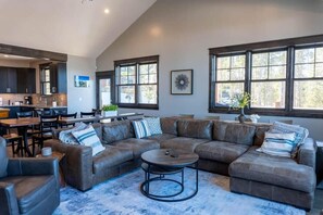 TV, fireplace, stereo