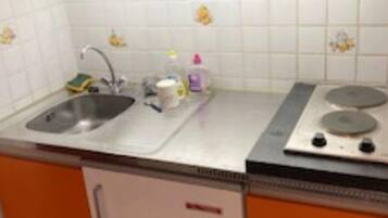 冰箱、微波炉、烤箱、炉灶