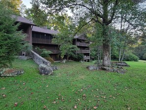 Property grounds - Mountain View Hideaway On A Golf course, Close To Downtown Gatlinburg, Sleeps 6 (Gatlinburg)