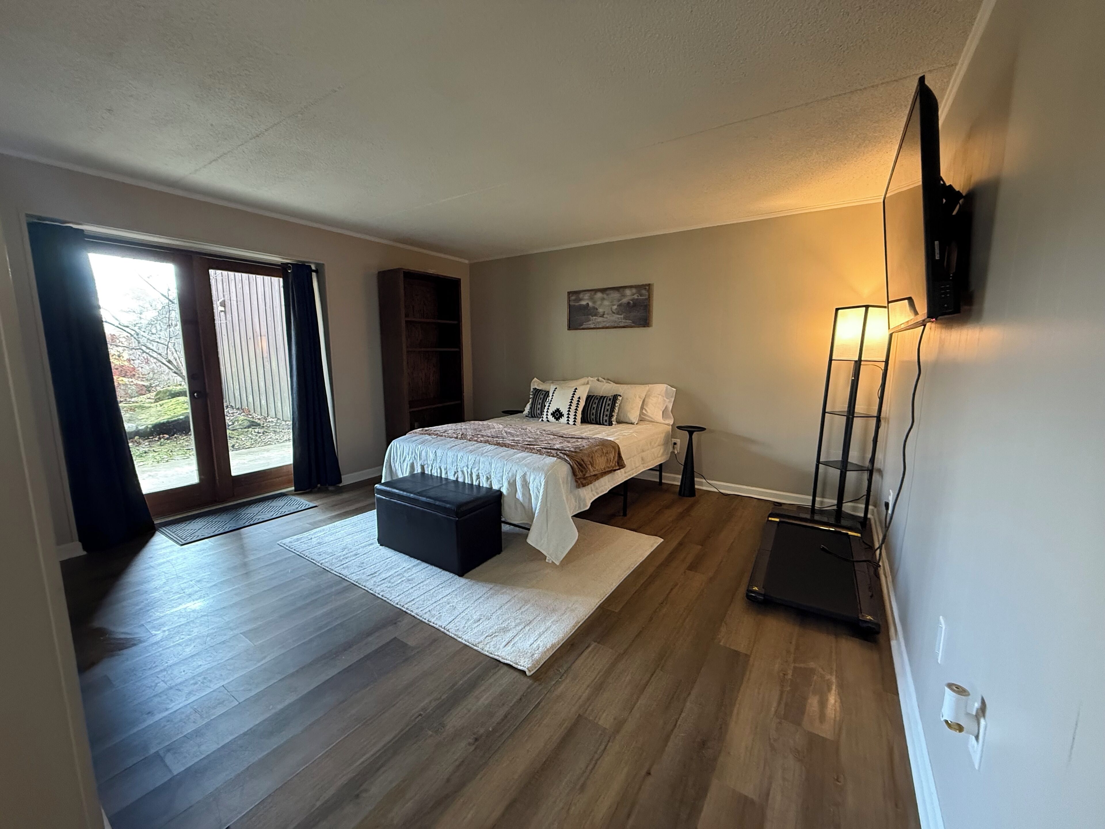 2 soverom, skrivebord, strykejern/-brett og wi-fi (inkludert)