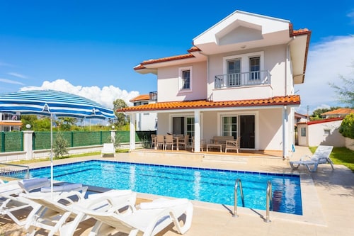 Villa Vista - Four Bedroom Villa, Sleeps 8