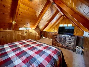 2 bedrooms, free WiFi, bed sheets - Pinecone Cabin, Summer Special! (Big Bear Lake)
