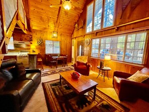 Una Smart TV, una chimenea