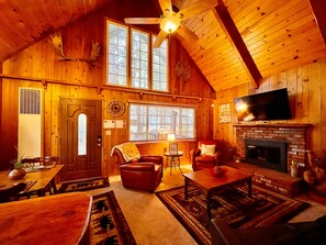 Smart TV y chimenea 