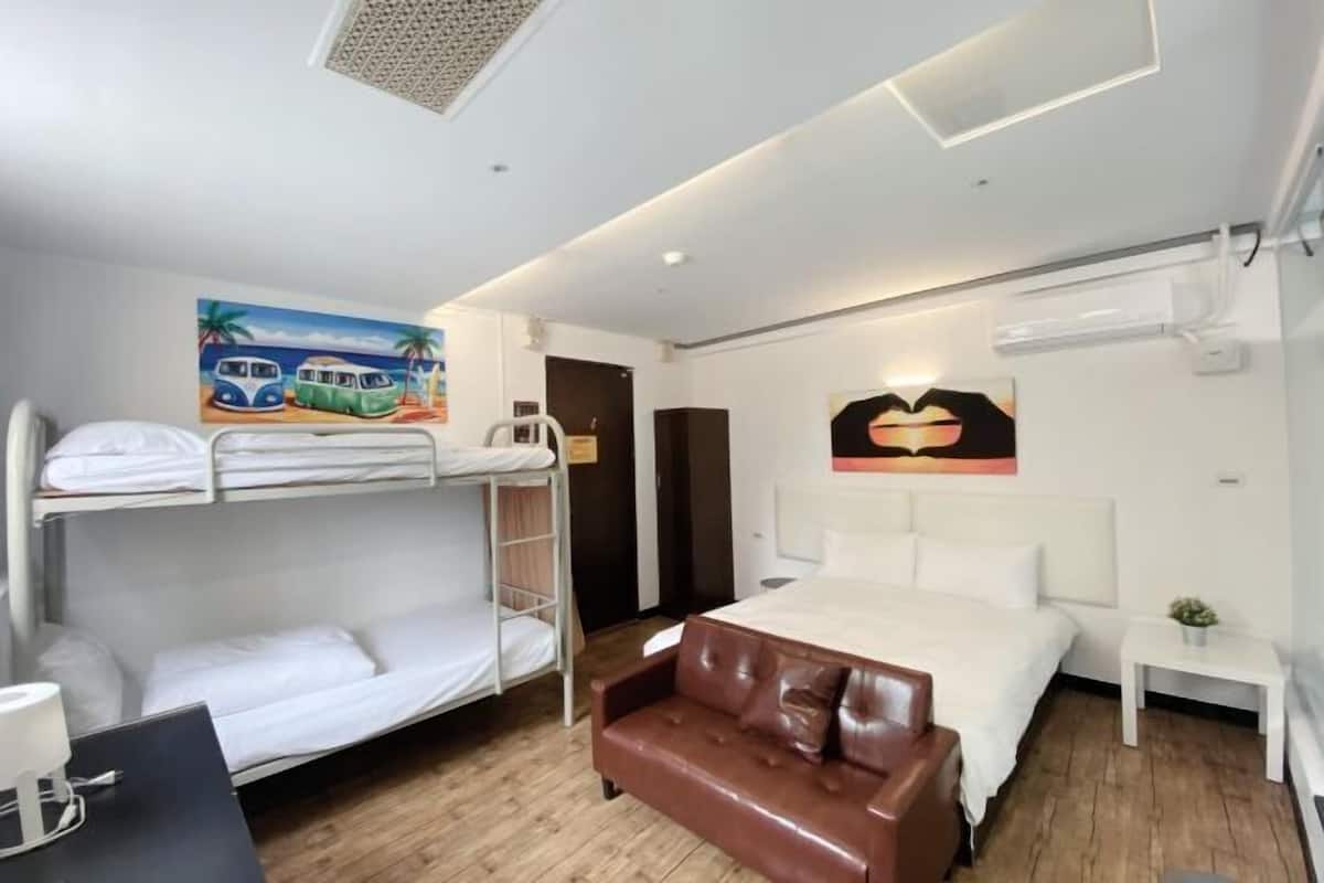 Donzen dekbedden, een gratis minibar, individueel gedecoreerd