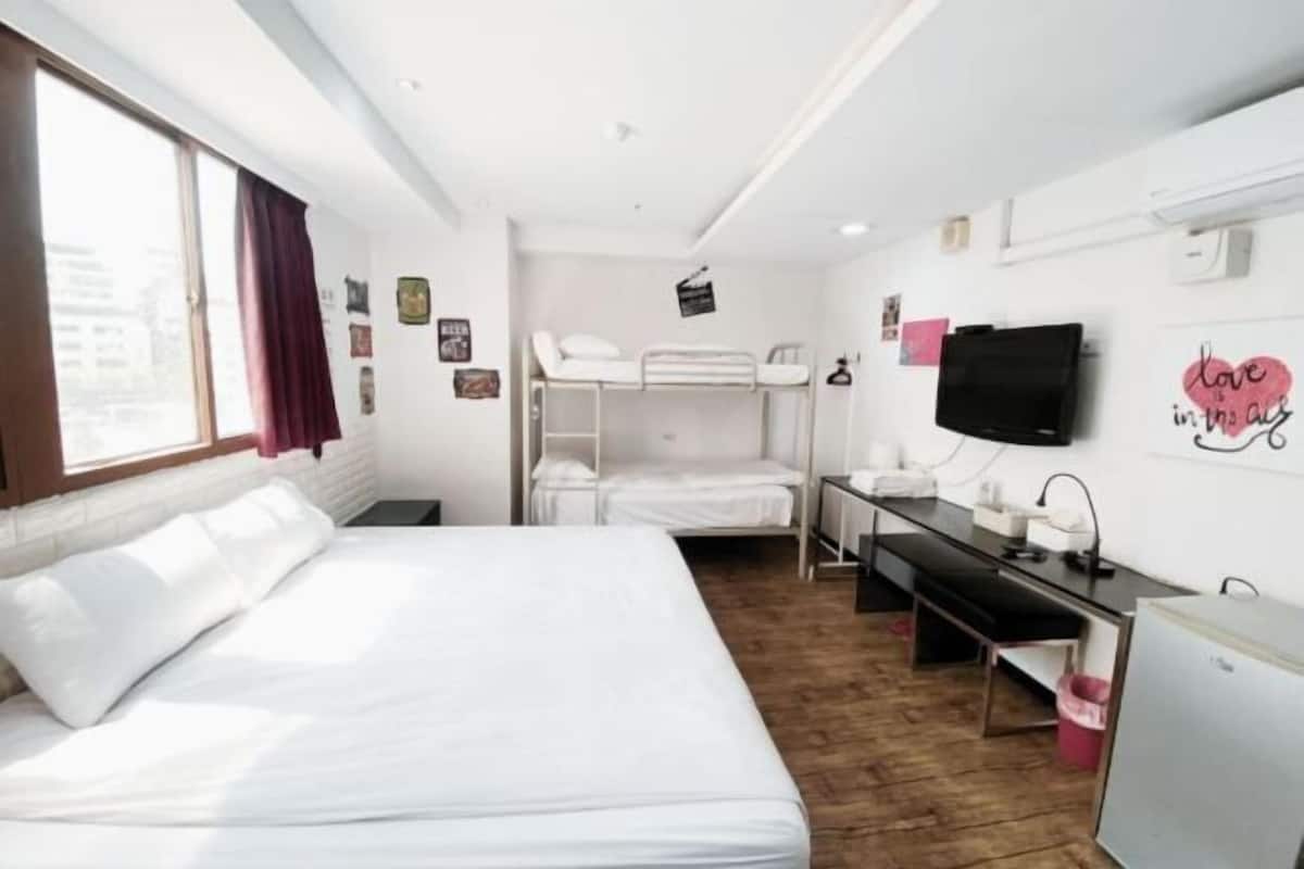 Down duvets, free minibar, individually decorated