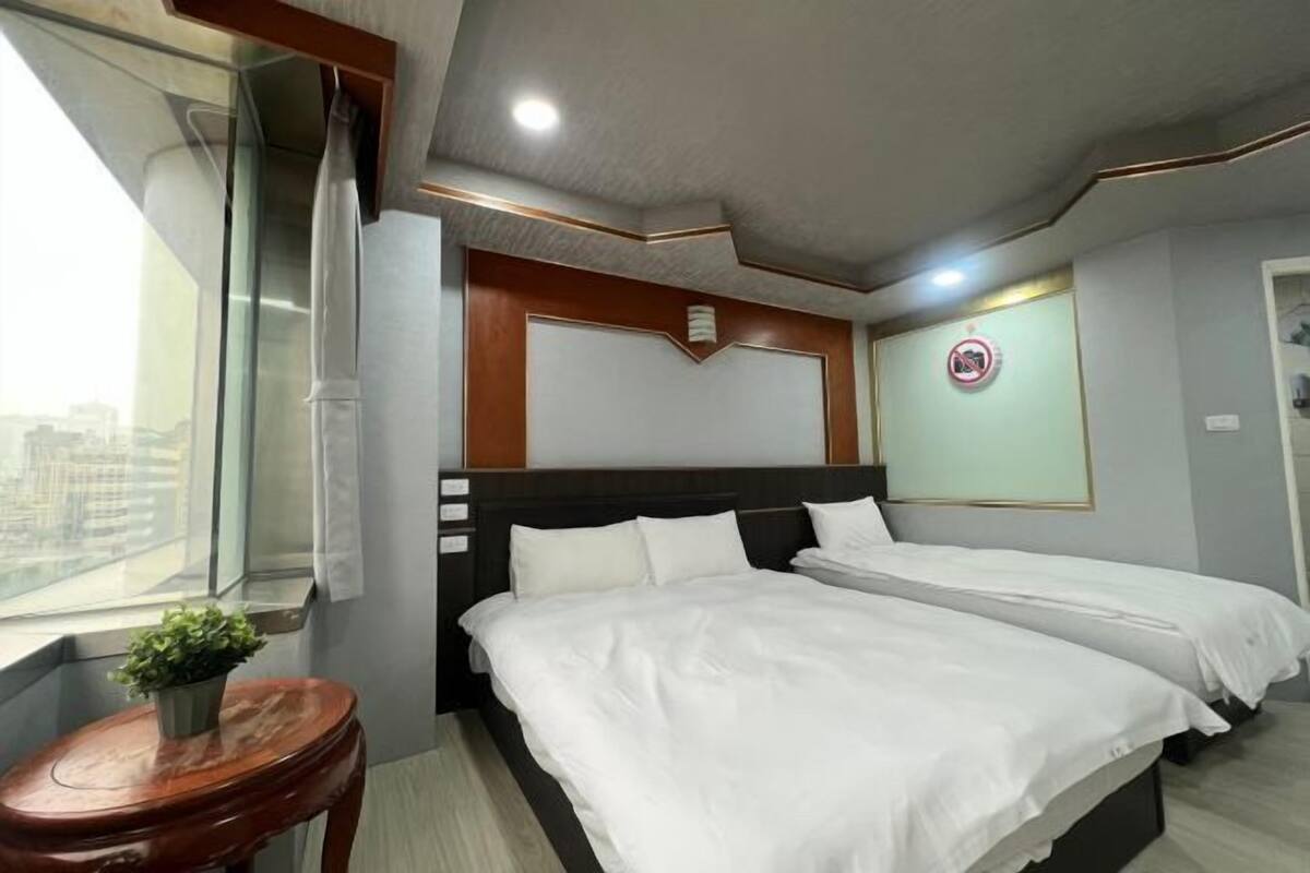 1 bedroom, down comforters, free minibar, individually decorated