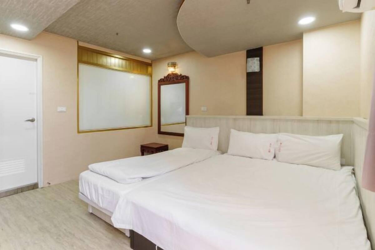 1 habitación, cubrecamas y minibar con artículos gratuitos