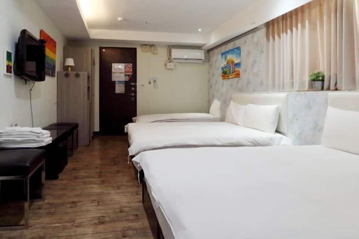 Down duvets, free minibar, individually decorated