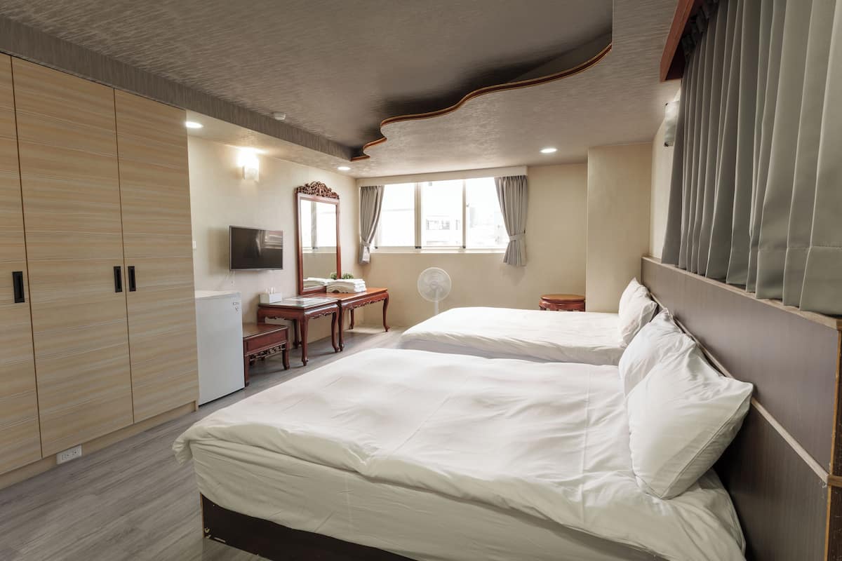 1 habitación, cubrecamas y minibar con artículos gratuitos