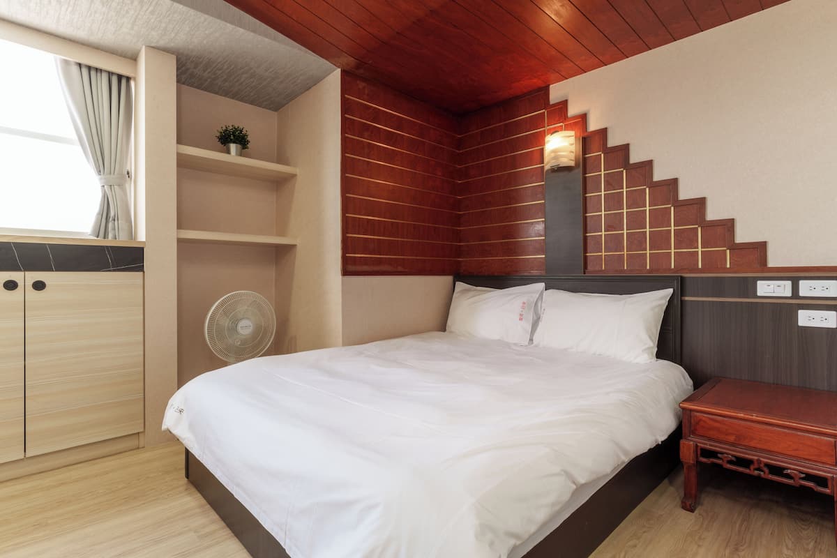 1 bedroom, down duvets, free minibar, individually decorated
