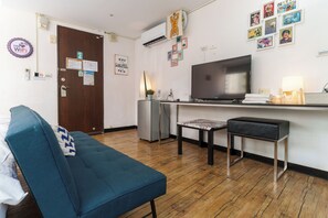 Quarto triplo conforto | Edredons de pluma, frigobar (abastecido com itens grátis)