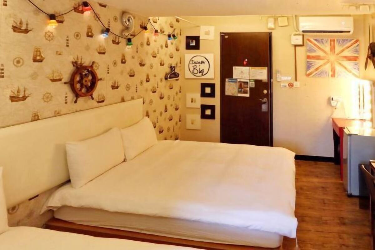 Daunenbettdecken, kostenlose Minibar, individuell dekoriert