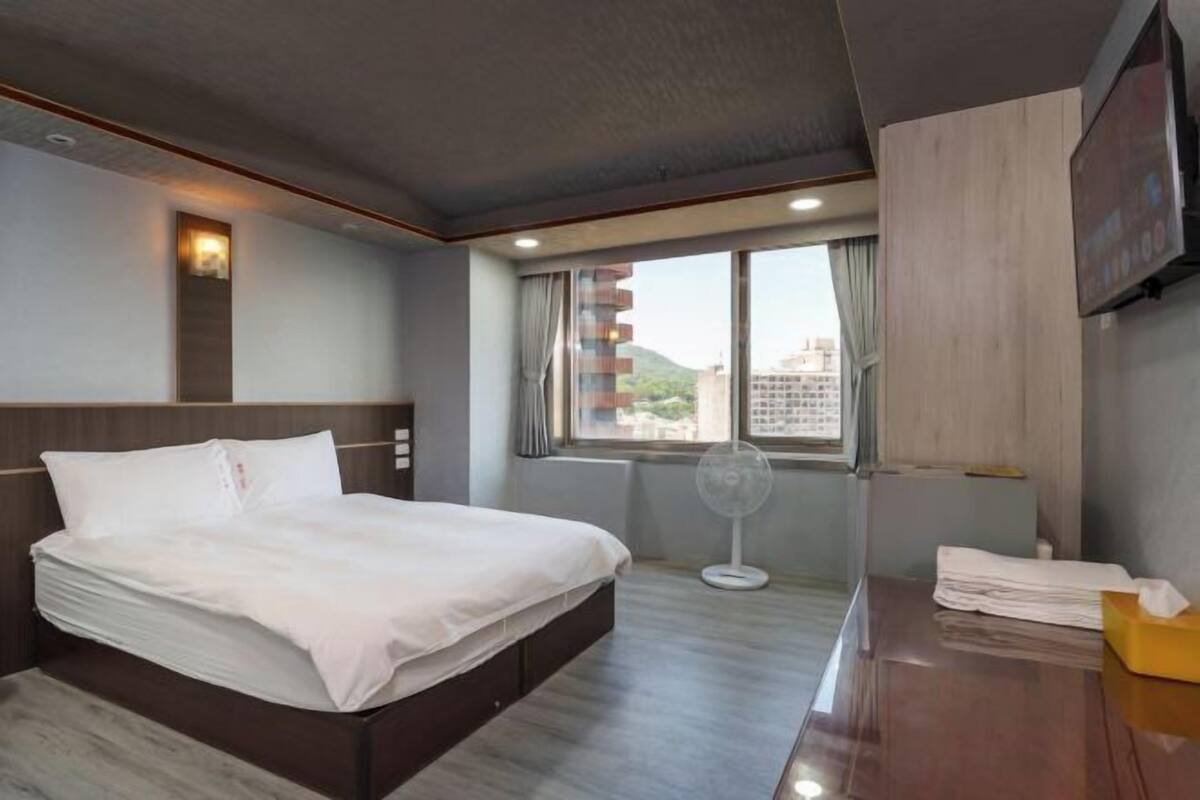 1 habitación, cubrecamas y minibar con artículos gratuitos