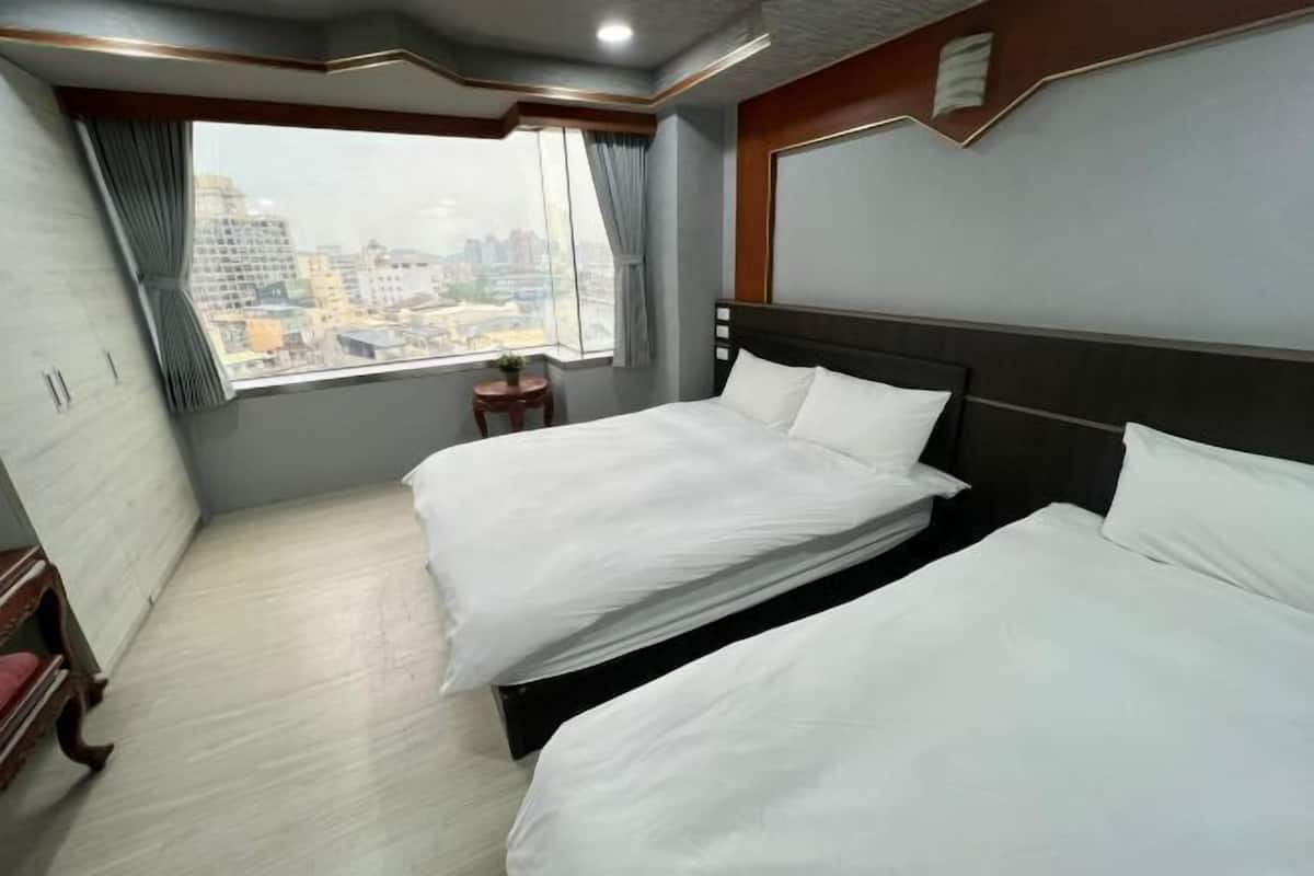 1 habitación, cubrecamas y minibar con artículos gratuitos