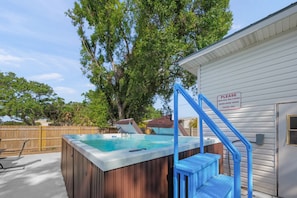 A heated pool - Beachy Sarasota Duplex (Sarasota)