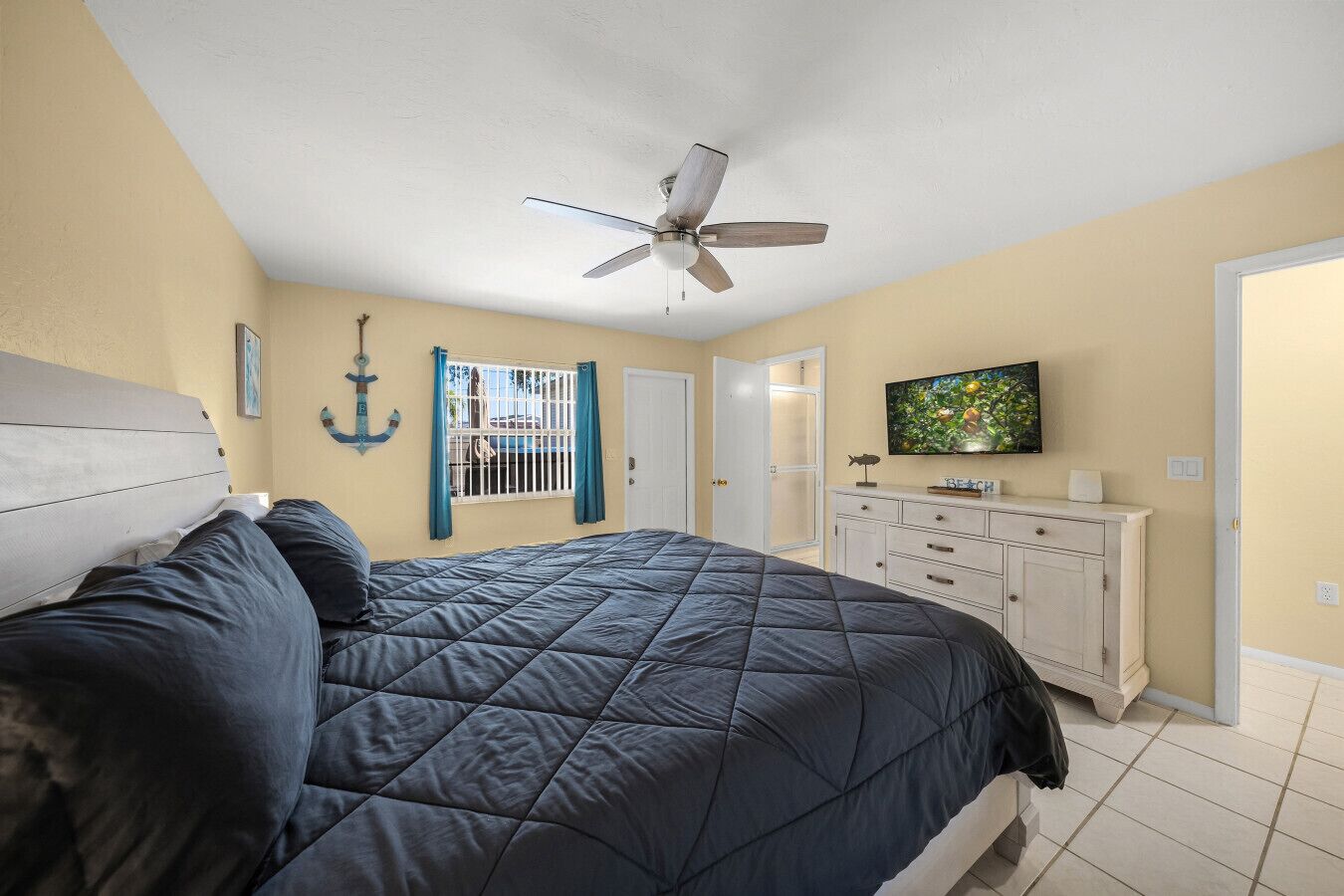 2 habitaciones, escritorio, tabla de planchar con plancha y wifi gratis 