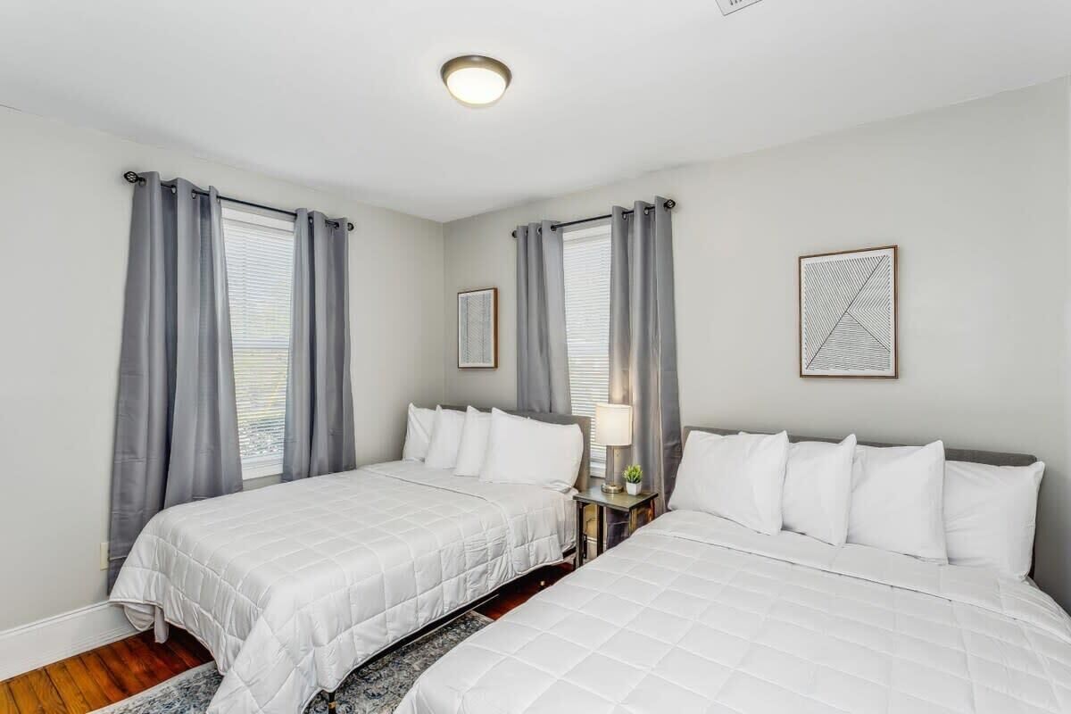 Midtown, Minutes to the Beach! Highlands Unit-A