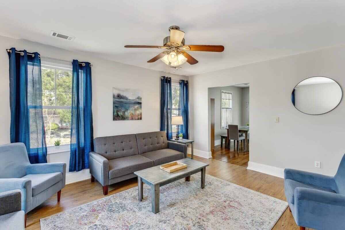 Midtown, Minutes to the Beach! Highlands Unit-B