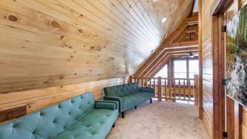 Televisión, chimenea y oficina