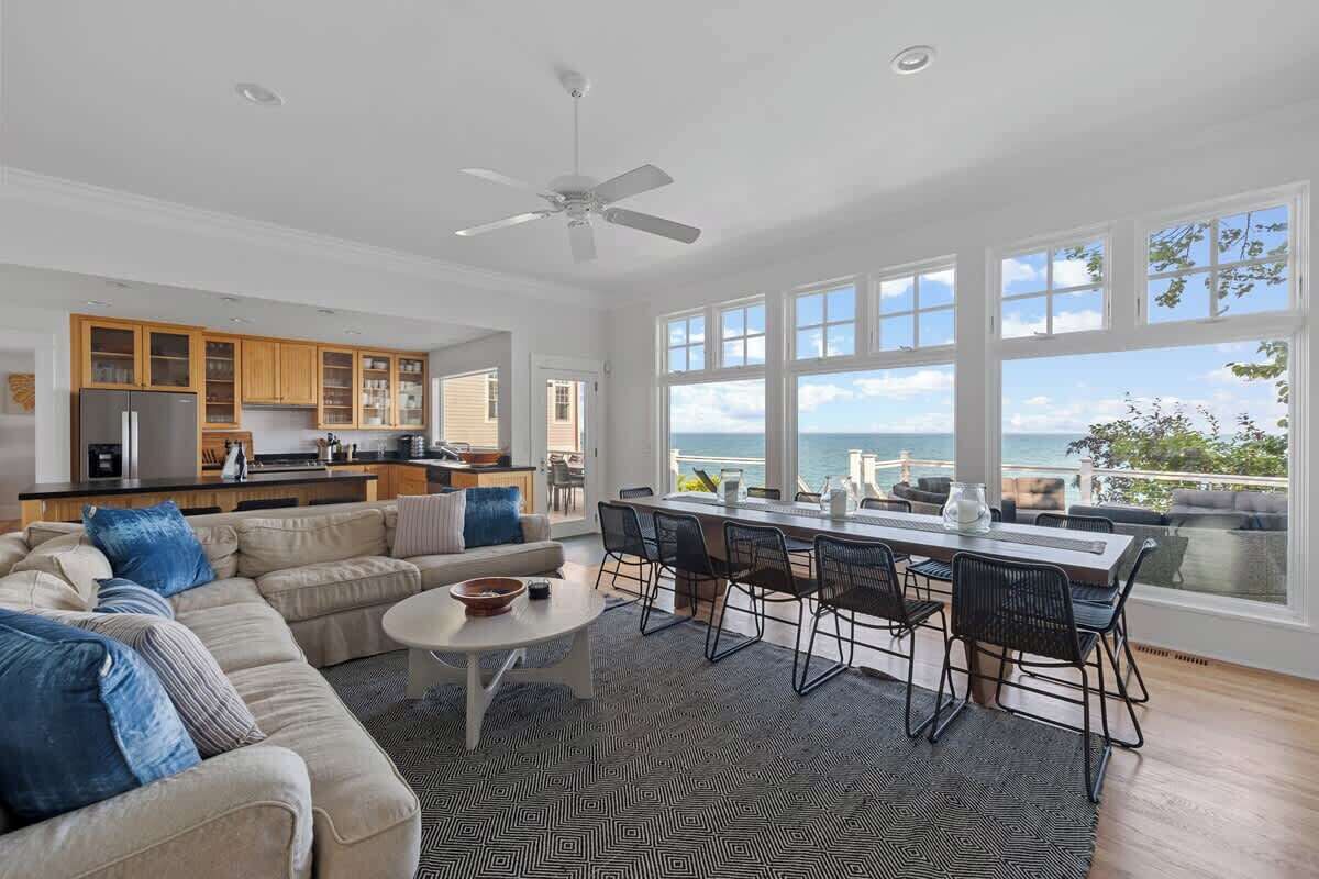 Smart TV, fireplace, offices