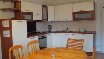 Kühlschrank, Ofen, Herdplatte, Toaster