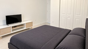 Room - Private & Comfy Efficiency (Miami)