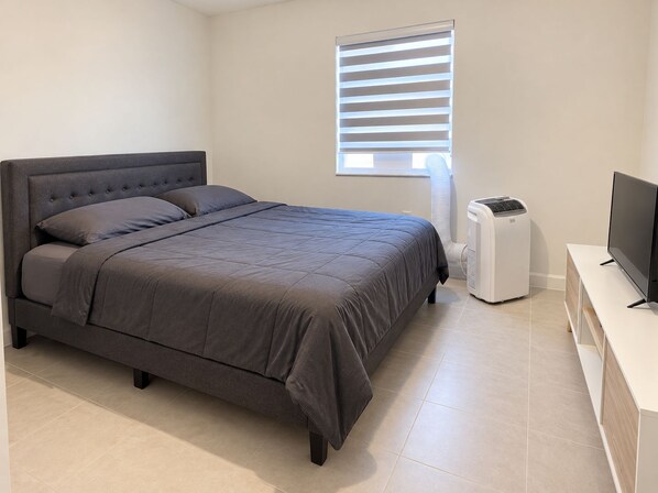 Room - Private & Comfy Efficiency (Miami)