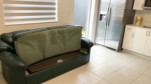 Living area - Private & Comfy Efficiency (Miami)