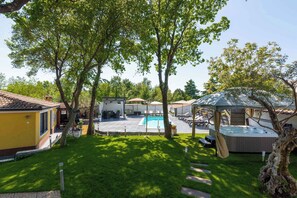 A heated pool - Holiday apartment with large garden and pool (Poreč)