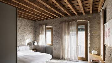 5 slaapkamers, een kluis op de kamer, een strijkplank/strijkijzer