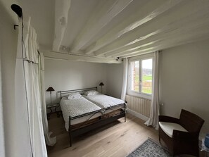5 Schlafzimmer, Bügeleisen/Bügelbrett, kostenloses WLAN, Bettwäsche