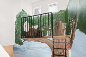 Interior - Vaca Casa: Hot Tub, Arcades, Foosball. Pickleball (Washington)