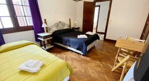 Habitación doble de lujo | Ropa de cama de alta calidad, decoración personalizada y wifi gratis 