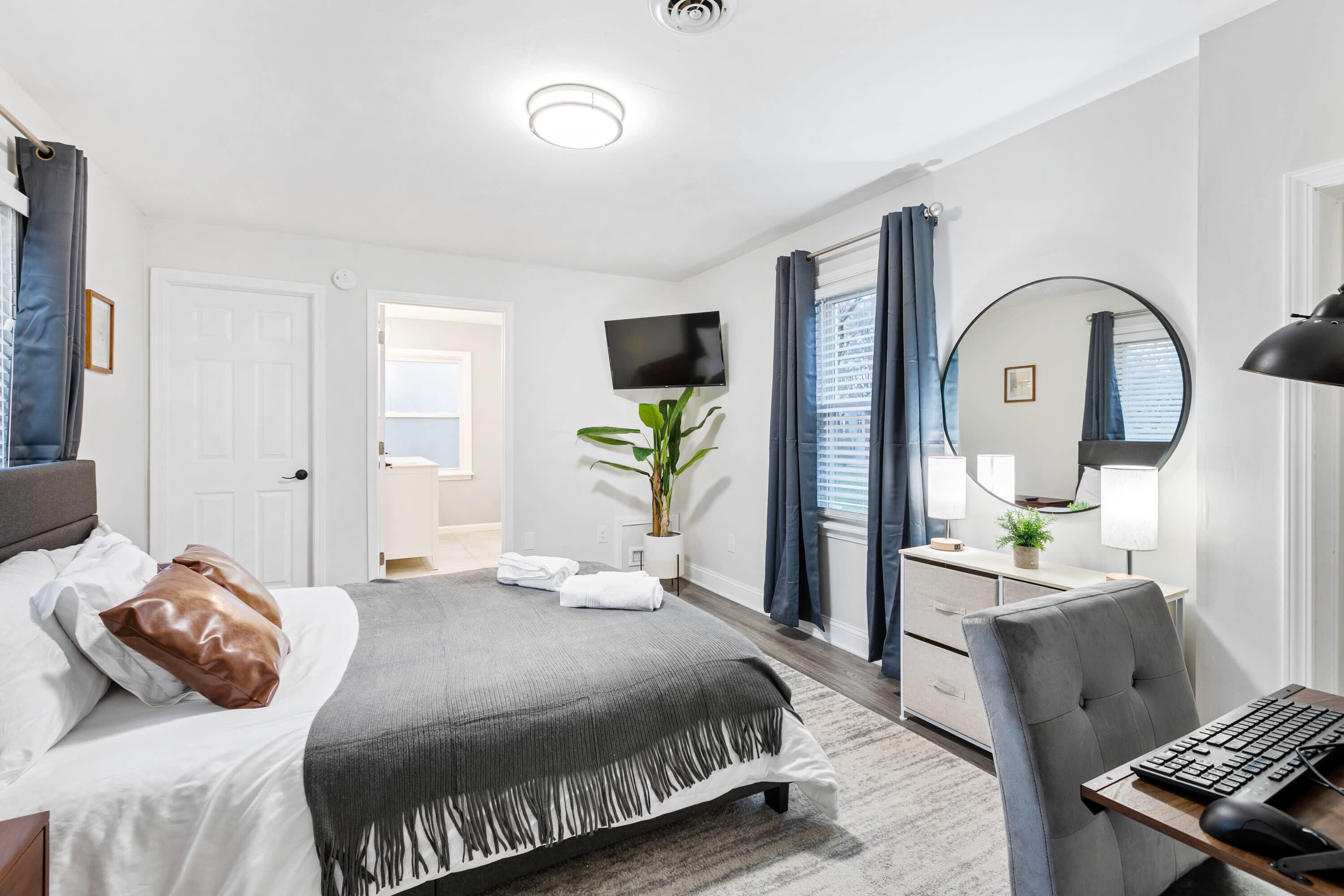 3 bedrooms, desk, iron/ironing board, WiFi