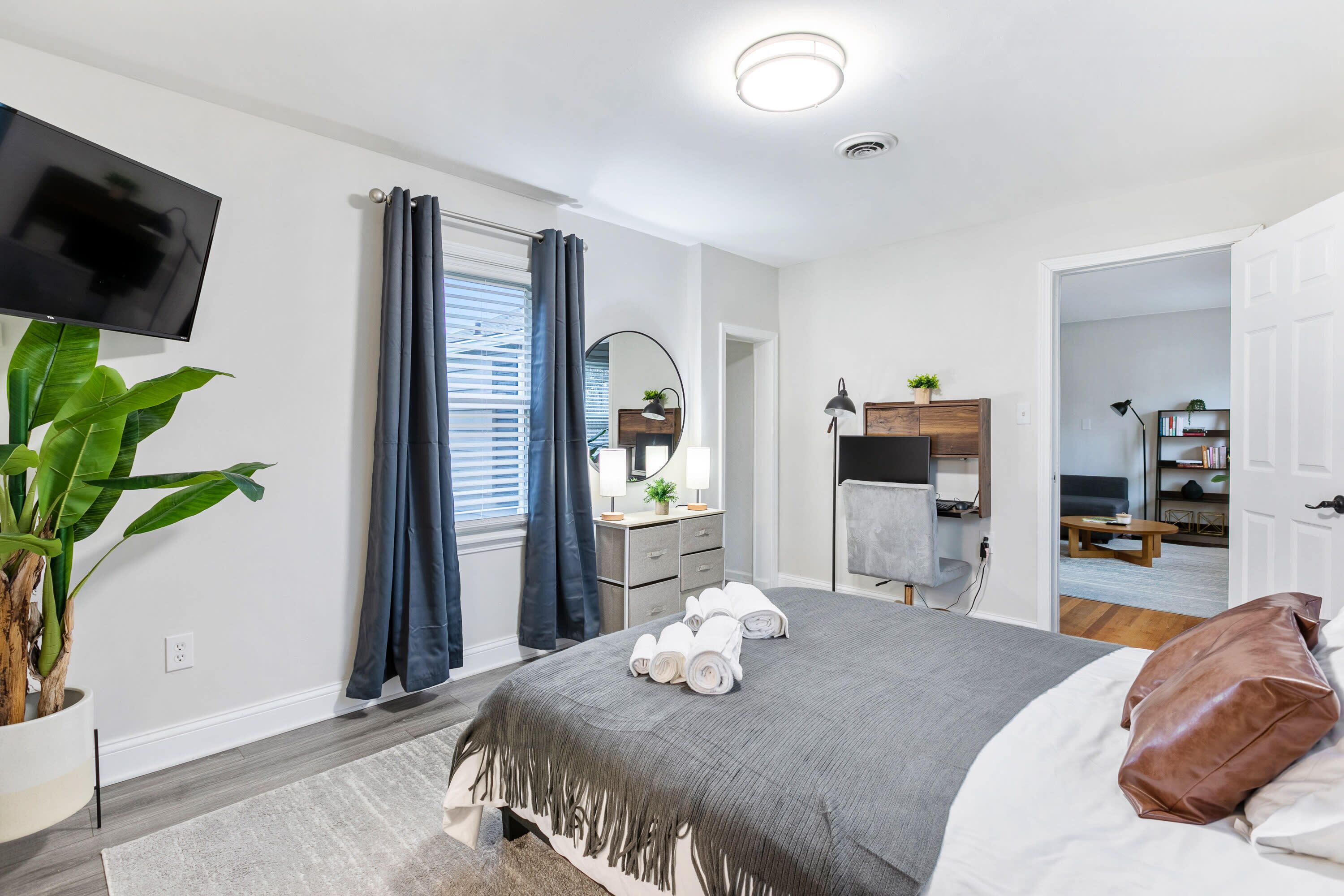 3 slaapkamers, een bureau, een strijkplank/strijkijzer, wifi