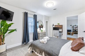 3 dormitorios, escritorio, tabla de planchar con plancha y wifi