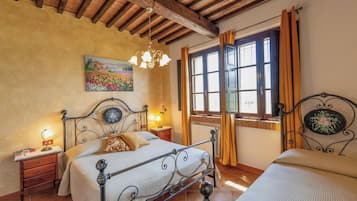 6 habitaciones, escritorio, tabla de planchar con plancha y wifi gratis